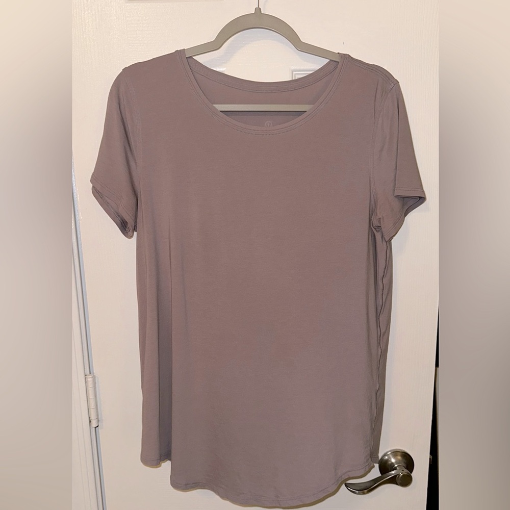 Lululemon ladies T-shirt M/L -Possibly Love Crewneck Dusky Lavender Curved Hem?